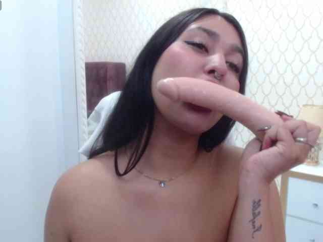 RominaBacker webcam