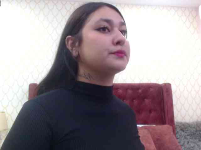 RominaBacker webcam
