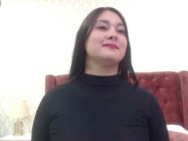 RominaBacker webcam
