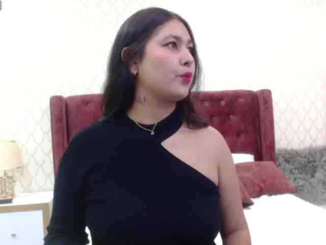 RominaBacker webcam