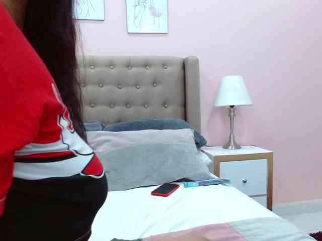 RominaBacker webcam