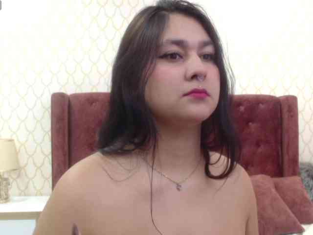 RominaBacker webcam