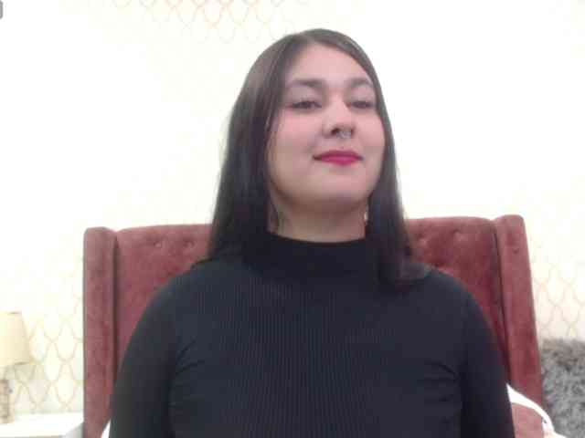RominaBacker webcam