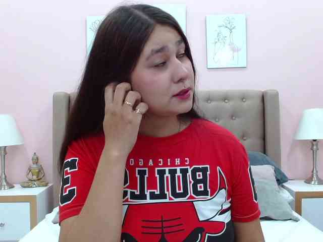 RominaBacker webcam