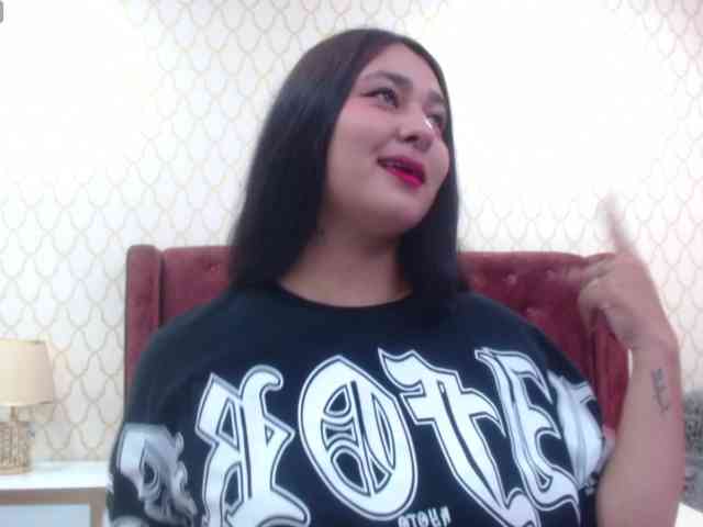 RominaBacker webcam
