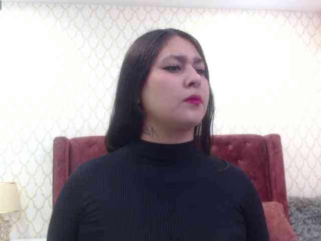 RominaBacker webcam