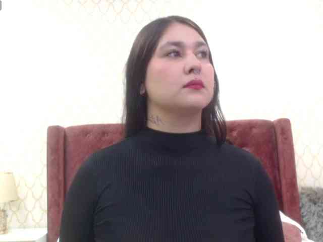 RominaBacker webcam
