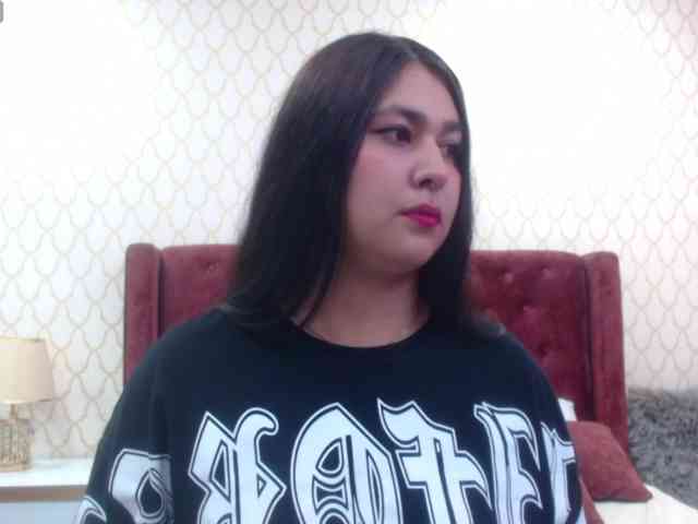 RominaBacker webcam