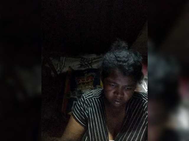 le modèle Jessblackhot est en webcam porno dans un show sur le site bongacams, il possède les tags suivants: Ebony,Brunette,Trimmed