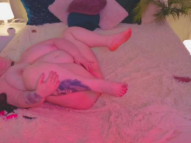 MilanaSkyingg on BongaCams 