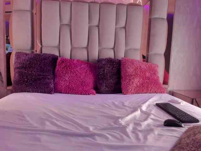 Luna-Belle19 webcam
