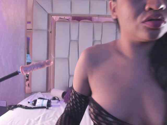 Luna-Belle19 webcam