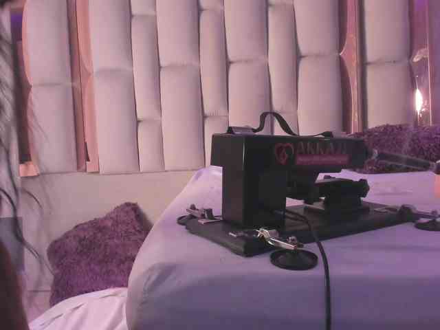 Luna-Belle19 webcam