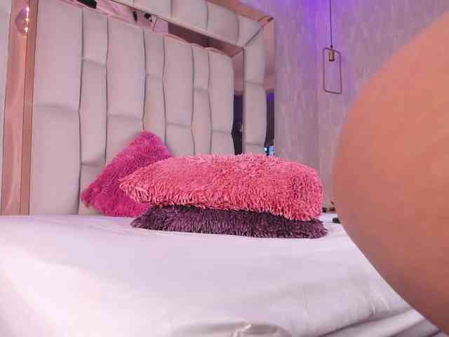 Luna-Belle19 webcam