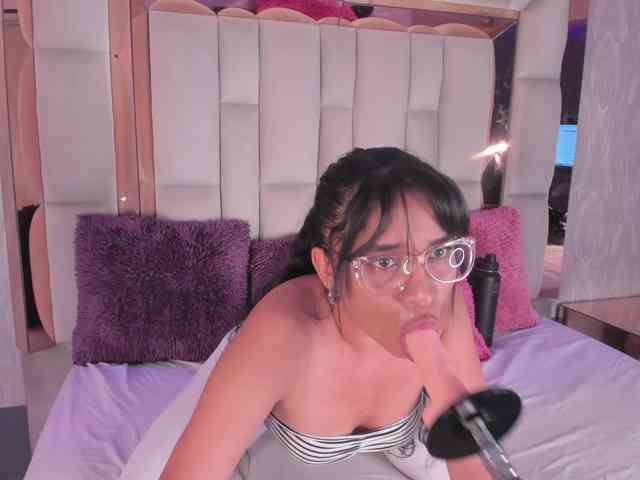 Luna-Belle19 webcam