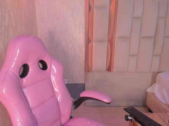 Luna-Belle19 webcam