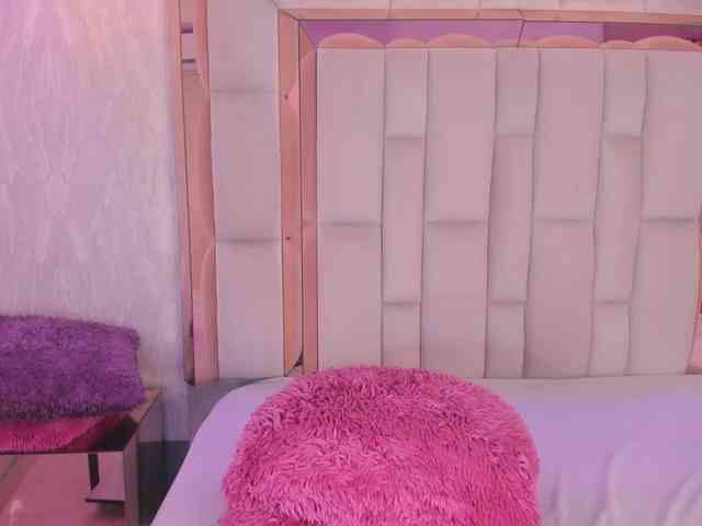 Luna-Belle19 webcam