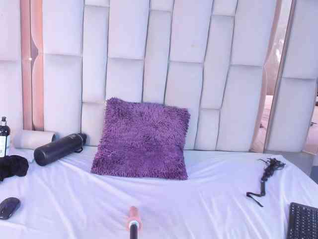 Luna-Belle19 webcam