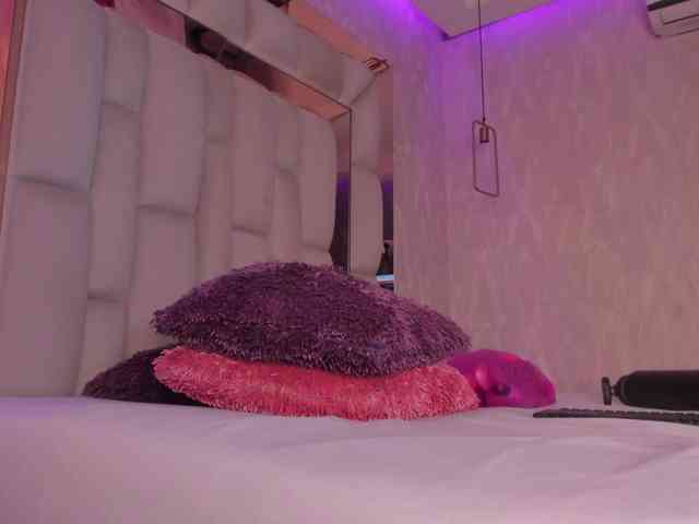 Luna-Belle19 webcam