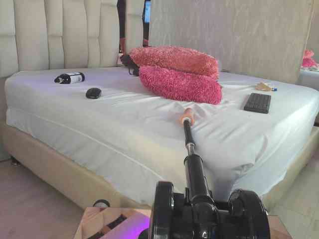 Luna-Belle19 webcam