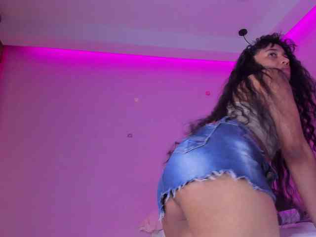 Luna-Belle19 webcam