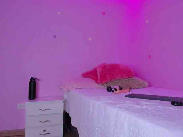 Luna-Belle19 webcam