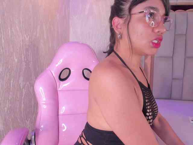 Luna-Belle19 webcam