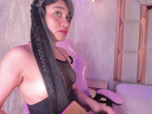 Luna-Belle19 webcam
