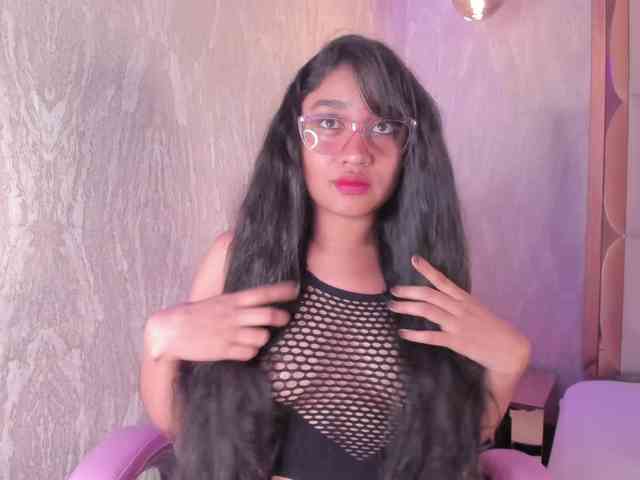Luna-Belle19 webcam