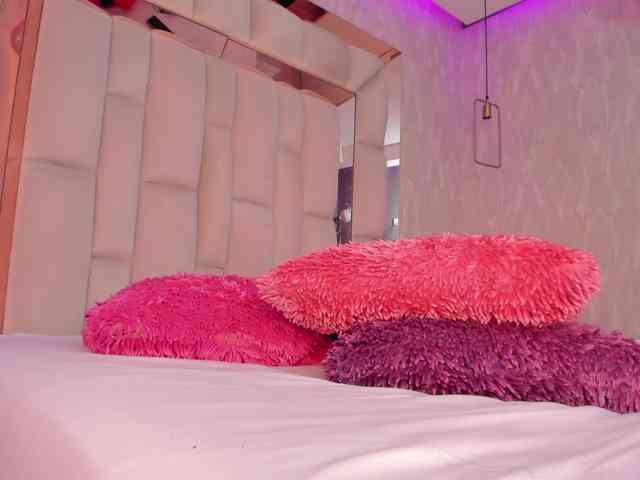 Luna-Belle19 webcam