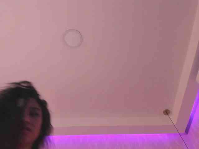 Luna-Belle19 webcam
