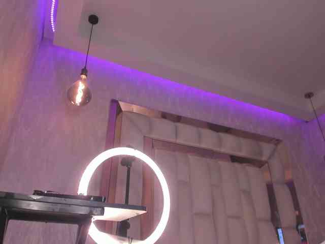 Luna-Belle19 webcam