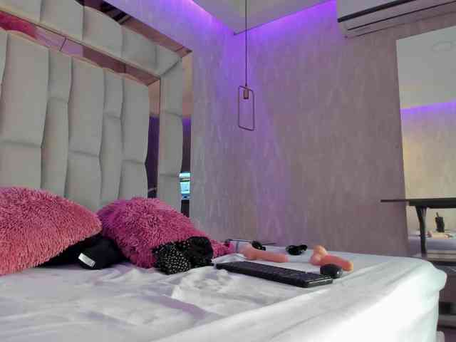 Luna-Belle19 webcam
