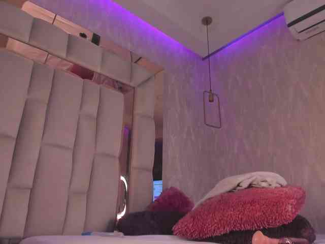 Luna-Belle19 webcam