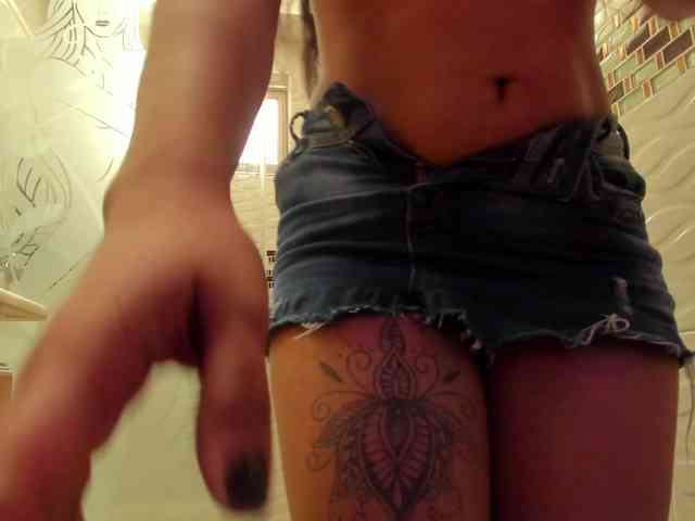 Luna-Belle19 webcam