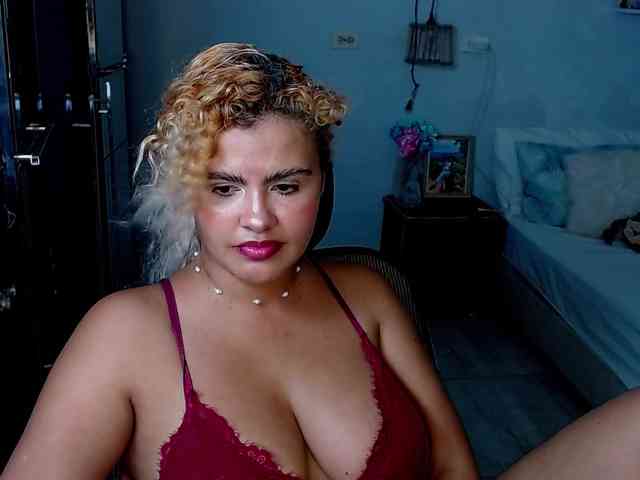 ElizaBonnie webcam