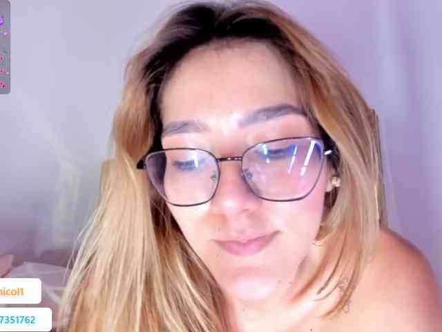Nicole-blake webcam