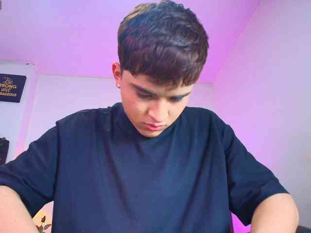 Lucaslovee Lucaslovee