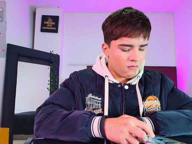 Lucaslovee Lucaslovee