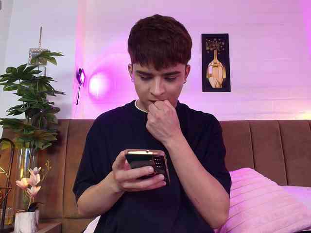 Lucaslovee Live Webcam on BongaCams