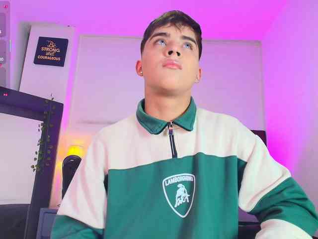 Lucaslovee Lucaslovee