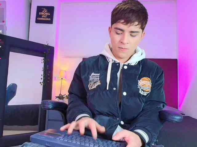 Lucaslovee Lucaslovee