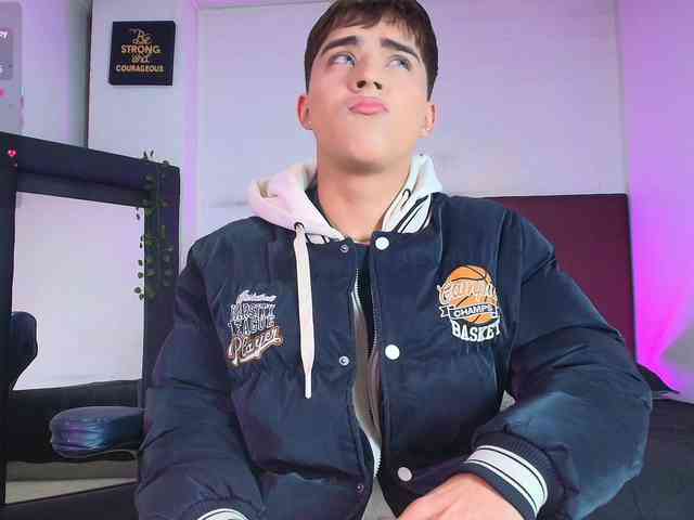 Lucaslovee Lucaslovee