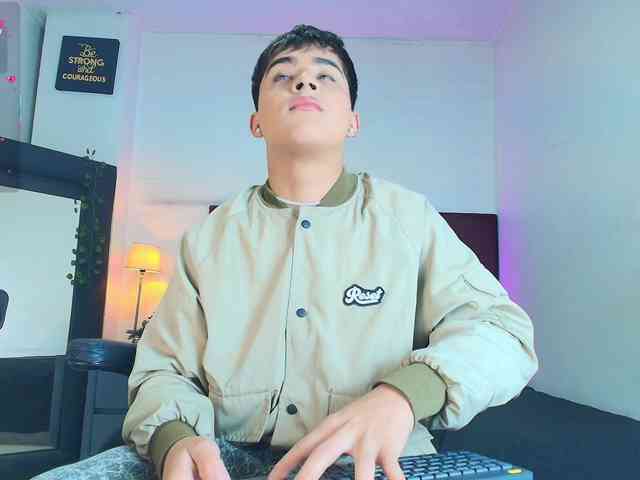 Lucaslovee Lucaslovee