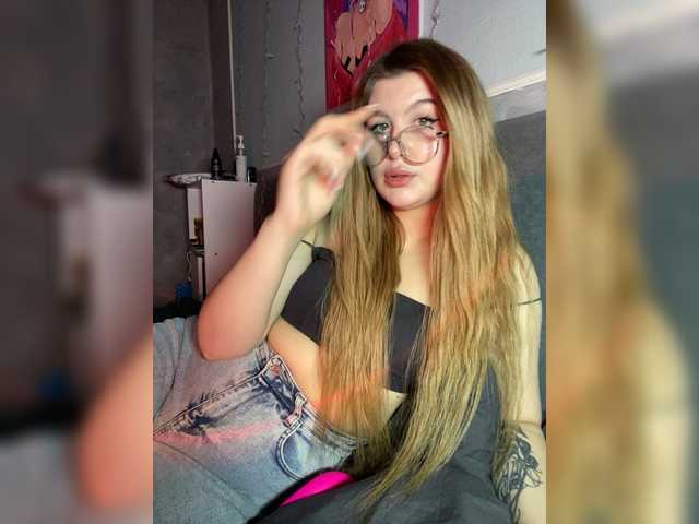 Silviyaa's BongaCams show and profile