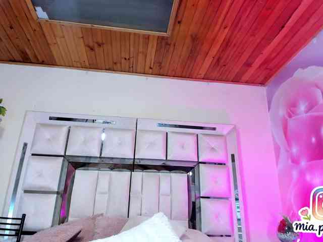 mia-peyton mia-peyton