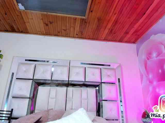 mia-peyton mia-peyton