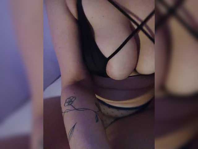 HoneyKJ's BongaCams show and profile