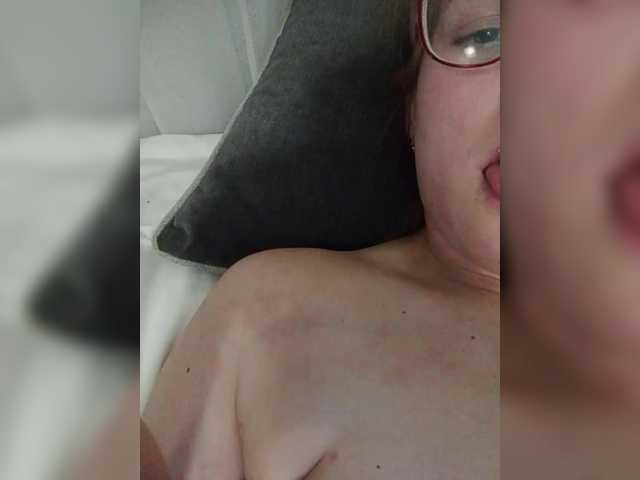 HoneyKJ's BongaCams show and profile