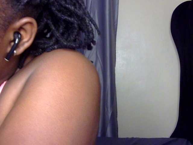 le modèle Mayer- est en webcam porno dans un show sur le site bongacams, il possède les tags suivants: Ebony,Brunette,Trimmed